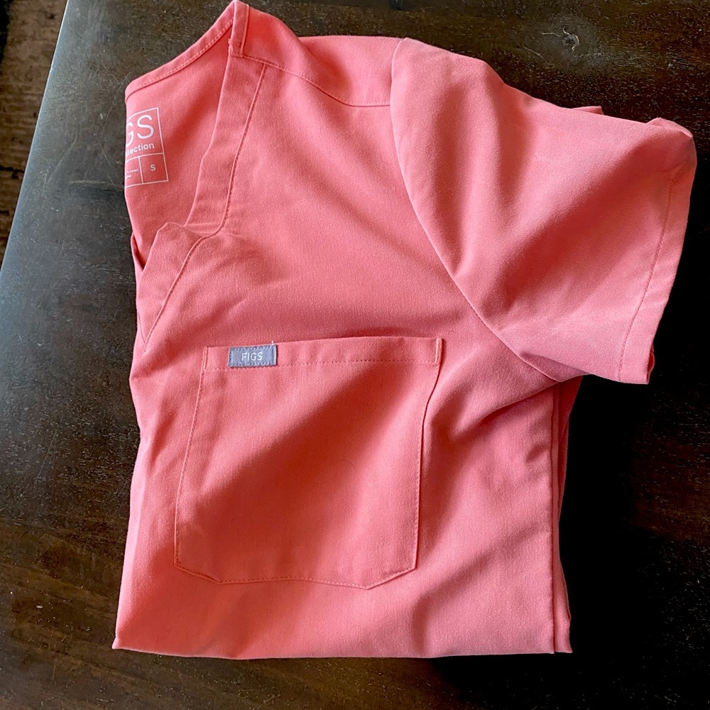 Coral small Catalina one pocket figs top!